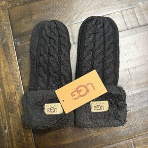 UGG Warm Cable Knit Mittens